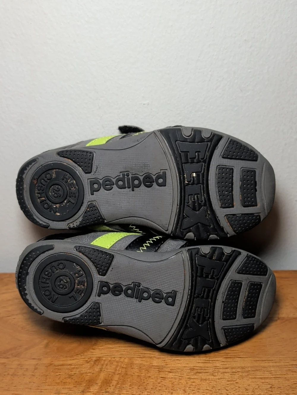 Pediped Gehrig Sneakers Black Gray Lime Green Hook & Loop Sporty Boys Size 9-9.5